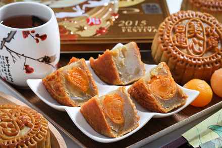 天下匠心独运月饼大比拼：奇葩但厚味！